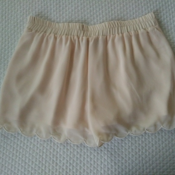 Scalloped Shorts - Picture 2 of 3